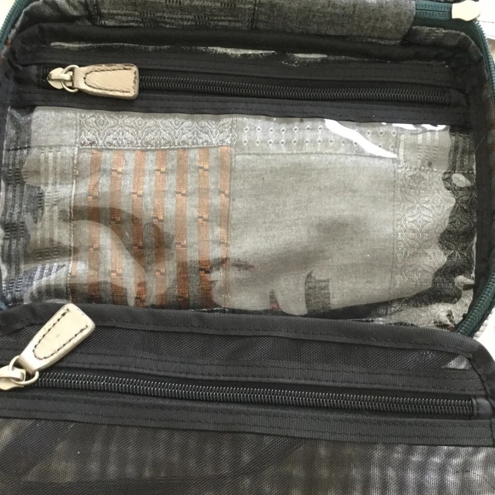 Isabella Fiore Travel Makeup Bag. Quilted and Beaded Multi Compartments NWT - Picture 7 of 11